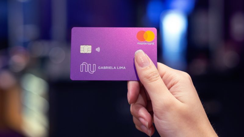 Nubank anuncia lançamento de cartão que permite adicionar limite e resgatar valor não usado