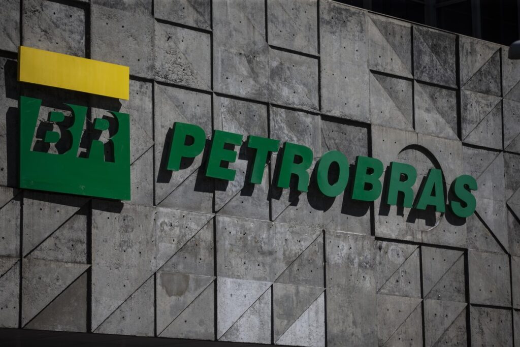 A Petrobras (PETR4) voltou a negar que alterou sua política de preços de alinhamento ao mercado internacional.