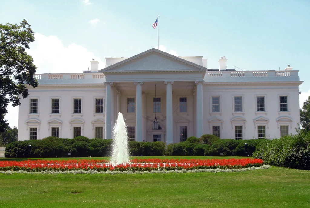 O presidente Joe Biden pode ajustar sua proposta de pacote fiscal e retirar o aumento do salário mínimo.