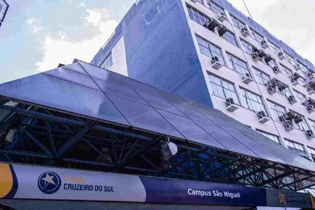 A Cruzeiro do Sul Educacional (CSED3) estreou na Bolsa de Valores de São Paulo (B3) nesta quinta-feira (11) em queda.
