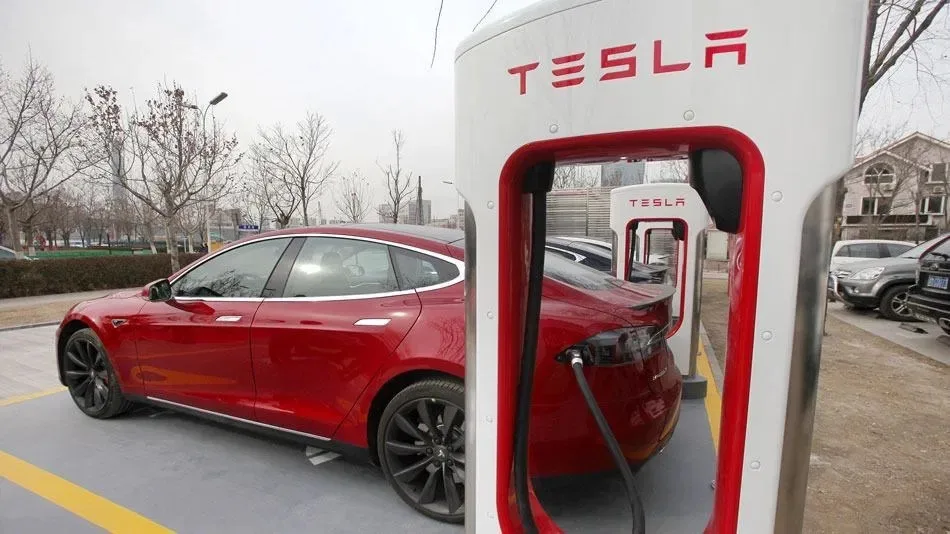 A Tesla foi a 3ª empresa do S&P 500 que mais se desvalorizou em fevereiro
