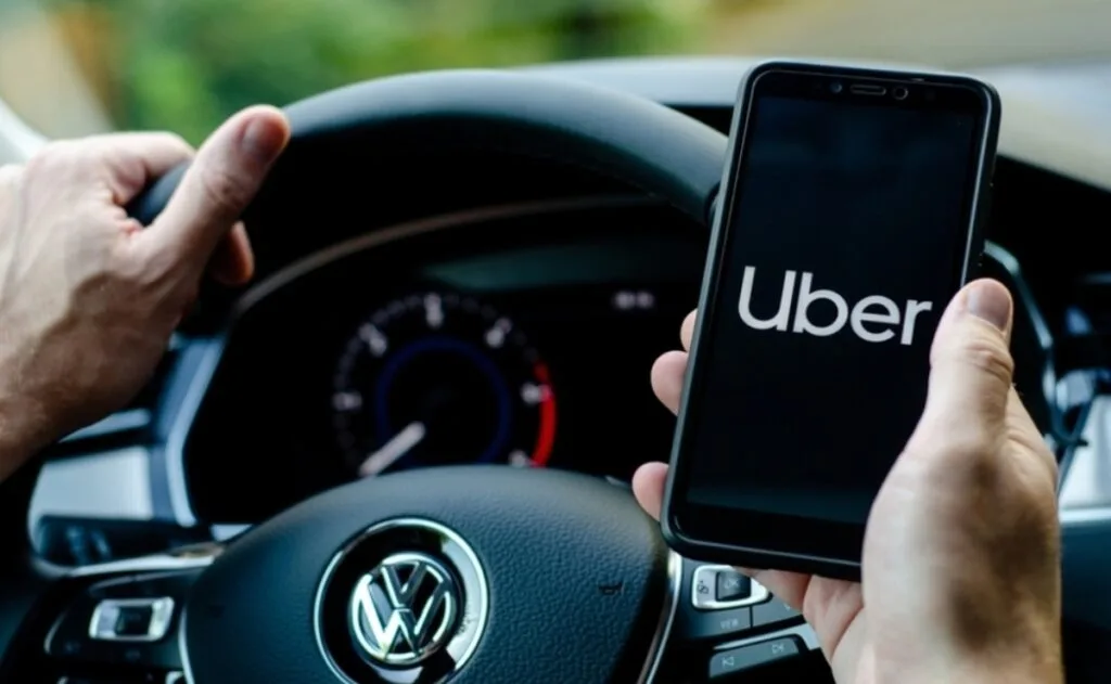 Uber trabalha em aquisição de serviço de delivery de bebida