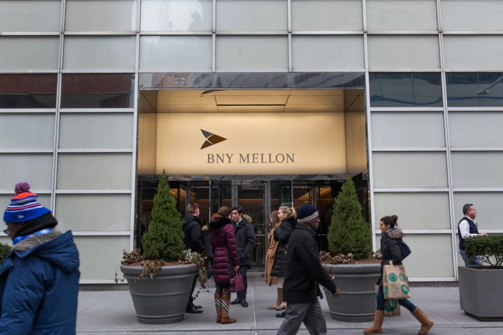 O Bank of New York Mellon (BONY34) anunciou que passará a custodiar Bitcoin e outras criptomoedas em seu sistema financeiro.
