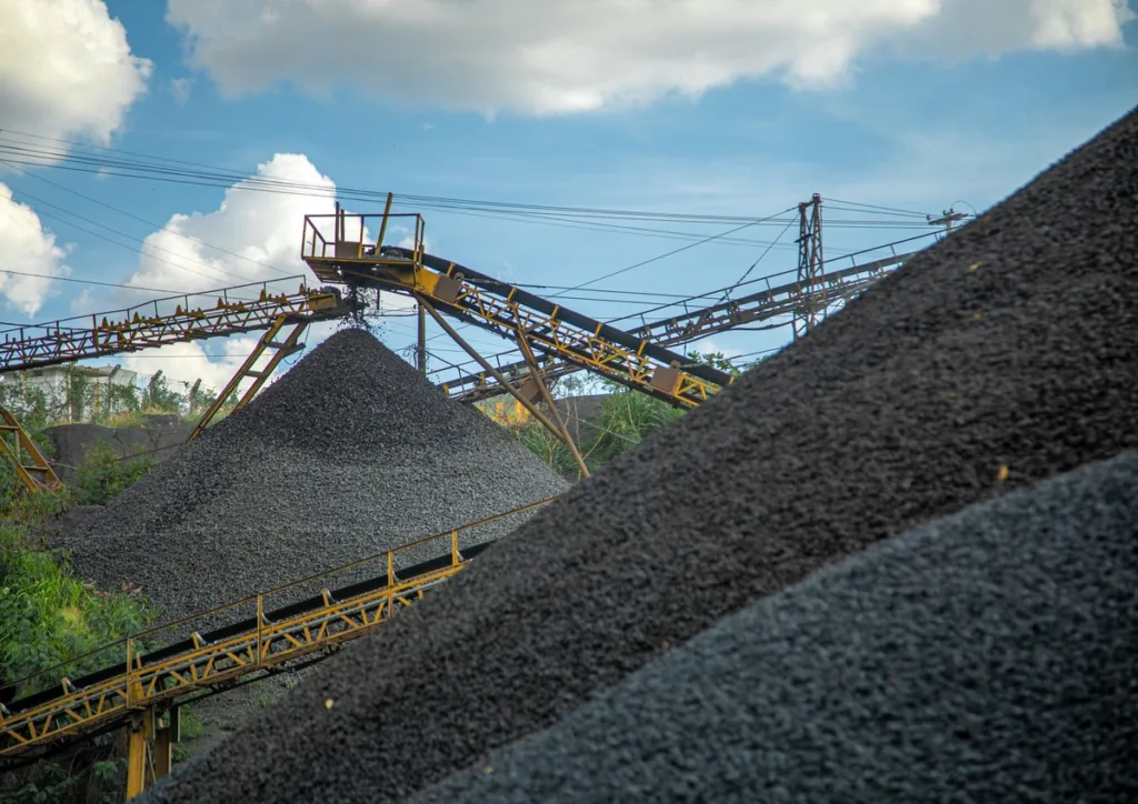 A Vale (VALE3) disse que investirá de US$ 4 bilhões a US$ 6 bilhões até 2030 para a redução de emissões de gases do efeito estufa.
