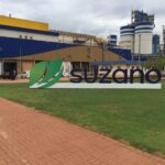A Suzano (SUZB3) anunciou, na manhã desta quinta-feira (11), um redimensionamento de seu endividamento.