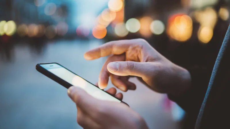 Bemobi (BMOB3) estreia na B3 em alta 20%, a R$ 20,45