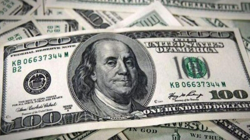 Dólar recua 1,022%, a R$ 5,38, em meio a alta dos juros e tensões fiscais