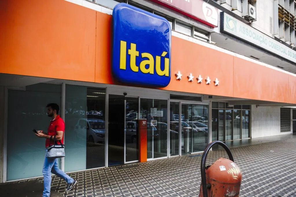Itaú (ITUB4) terá que pegar multa por oferta abusiva a aposentados, diz site