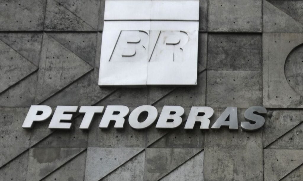 Petrobras (PETR4) anuncia redução em R$ 0,30 do preço do diesel