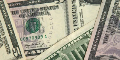 Dólar cai na abertura, com mercado de olho nos EUA e PEC Emergencial