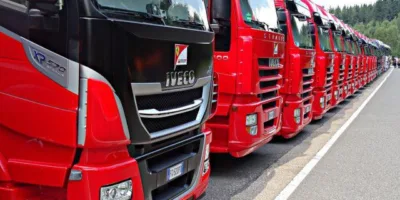 Greve dos Caminhoneiros: Manifestantes ateiam fogo em pneus na BR-060