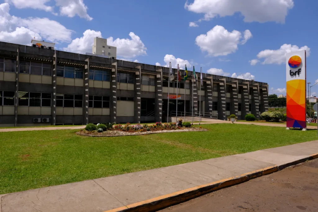 BRF (BRFS3) reverte lucro e tem prejuízo no 1T22