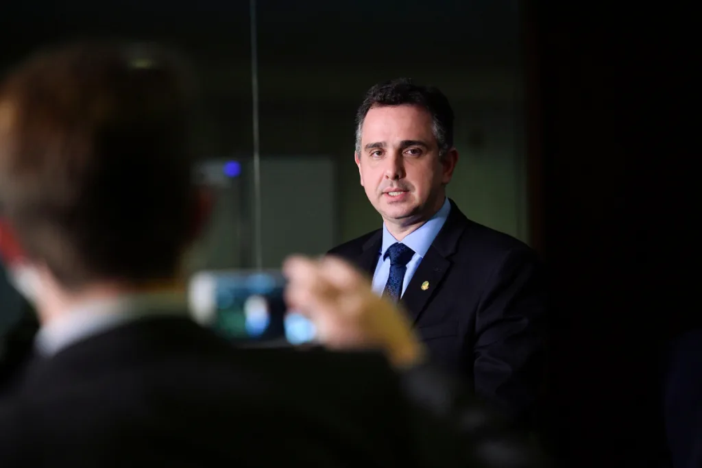 Parlamentares e membros do executivo discutem reforma tributária antes do início do trabalho no legislativo, em fevereiro - Foto: Marcos Brandão/Agência Senado