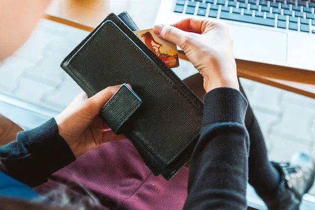 Finanças femininas: Por que é fundamental mulheres falarem sobre dinheiro