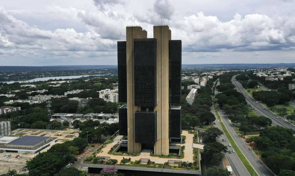 Selic: Entre crise política e econômica, Brasil se despede de juros baixos