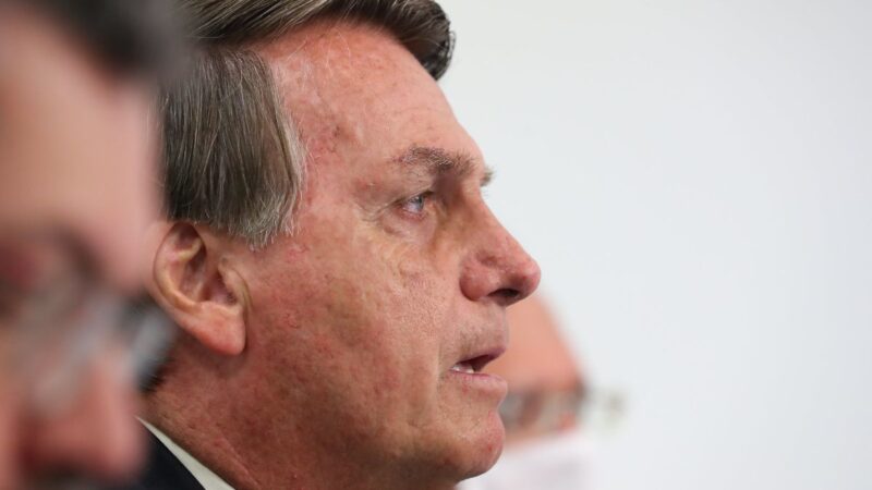 Bolsonaro diz que sofre pressões por um auxílio emergencial permanente