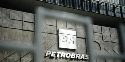Petrobras (PETR4), Vale (VALE3), Ambev (ABEV3) e JBS (JBSS3) adicionam R$ 50 bi em caixa