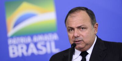 Pazuello confirma que Bolsonaro avalia sua substituição