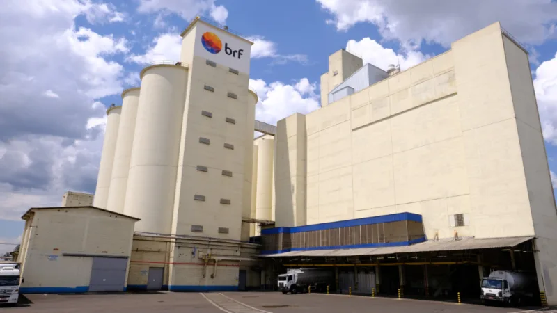 Para entregar material genético a integrados, BRF (BRFS3) testa uso de drones