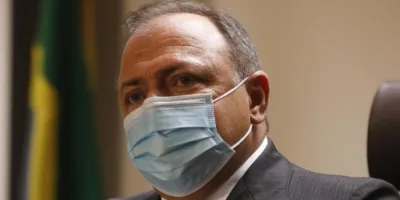 Eduardo Pazuello cita problemas de saúde e pede para sair do ministério, diz jornal