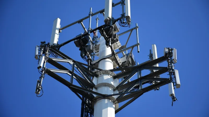 Oi (OIBR3) conclui venda de torres móveis para Highline