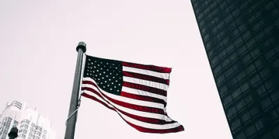 Após fala de Powell, S&P 500 fecha em queda de 1,34%