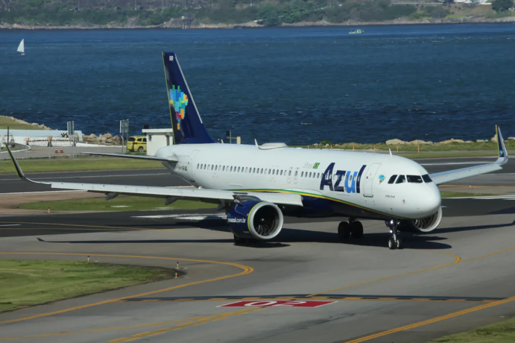 Azul confirmou que Ômicron tem impacto em 10% dos voos programados para janeiro - Foto Divulgação Luis Neves