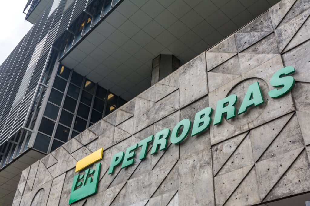 Petrobras (PETR4): Petroleiros aprovam indicativo de greve contra privatização dividendos