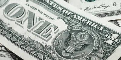 Temor por recessão: dólar sobe 1,27% e fecha no maior valor desde janeiro
