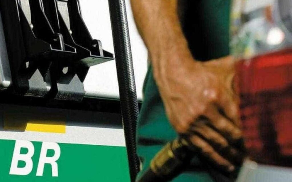Preço da gasolina cai pela 2ª semana seguida