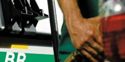 Petrobras (PETR4) volta a aumentar os preços da gasolina e do diesel