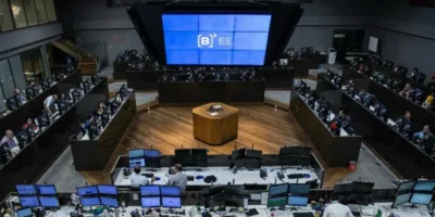 Ibovespa arranca 2,23%, superando os 115 mil pts. e fecha semana no azul