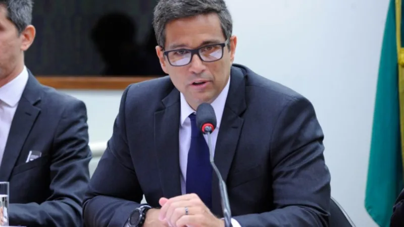 Vacinação e descontrole das contas públicas ‘tiram sono’ de presidente do BC