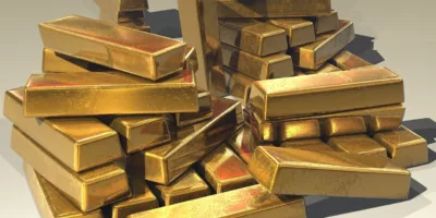 Ouro fecha abaixo de US$ 1.700, pressionado por Treasuries