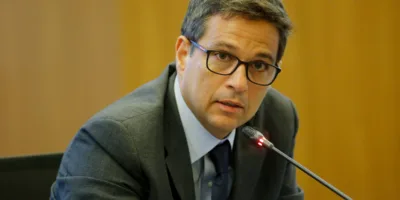 “Temos inflação interna e estamos importando inflação também”, diz Campos Neto