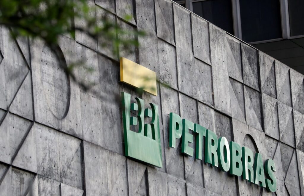 A Petrobras (PETR4) assinou contrato para venda da SIX