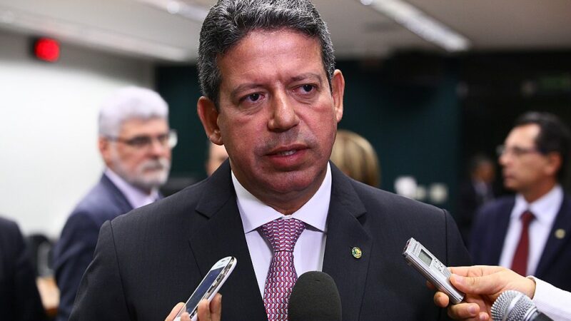Auxílio Brasil pode se tornar permanente, diz Arthur Lira