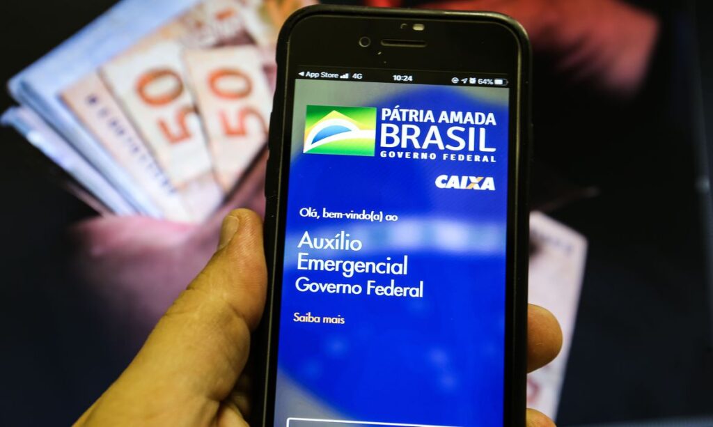 Beneficiários do auxílio emergencial terão de esperar mais
