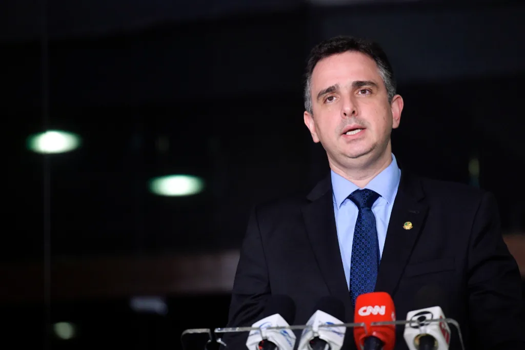 Teto de gastos: presidente do Senado sinaliza apoiar proposta do governo
