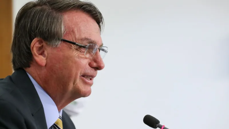 Agenda do dia: Bolsonaro em evento, PMIs, vencimento de opções