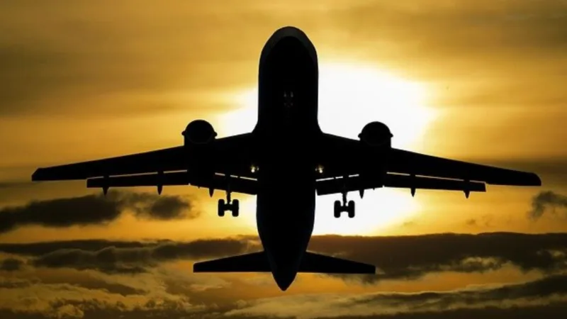 CVC (CVCB3), Gol (GOLL4) lideram altas com maior otimismo no setor de turismo