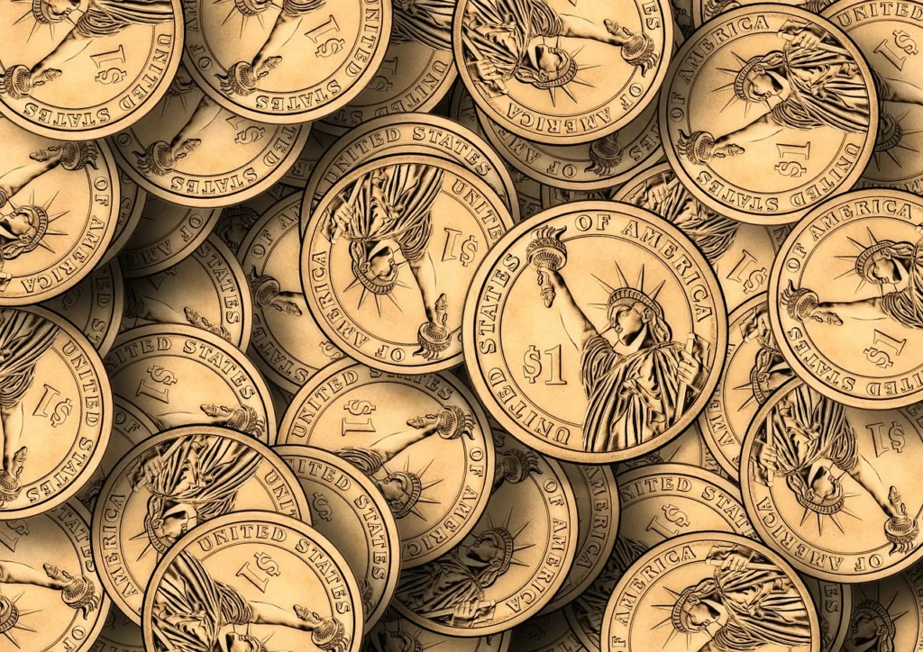 Mesmo exprimindo os riscos fiscais e políticos, o dólar está fora do preço e pode encerrar o ano em R$ 5,15, diz corretora.