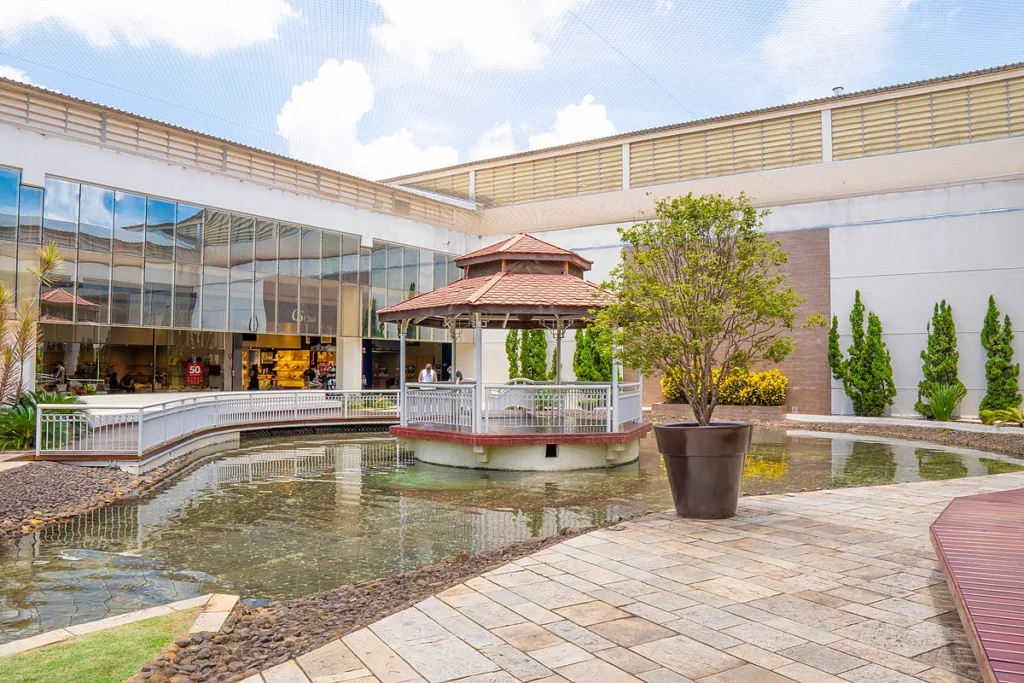 A Aliansce Sonae Shopping Centers (ALSO3) divulgou nesta quarta-feira (12) seus resultados no quarto trimestre desse ano.