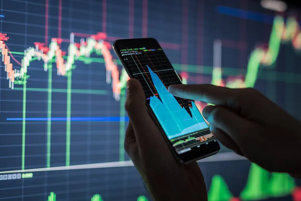 Após abrir entre ganhos e perdas, o Ibovespa ampliou a alta na manhã desta sexta-feira (5), de olho nos EUA.
