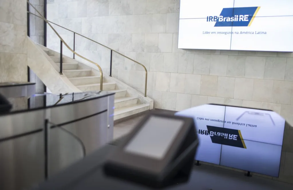 IRB Brasil (IRBR3) sofreu quedas sucessivas após resultado abaixo do esperado - Foto: DIvulgação