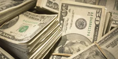 Dólar tem queda de 0,36%, negociado a R$ 5,61