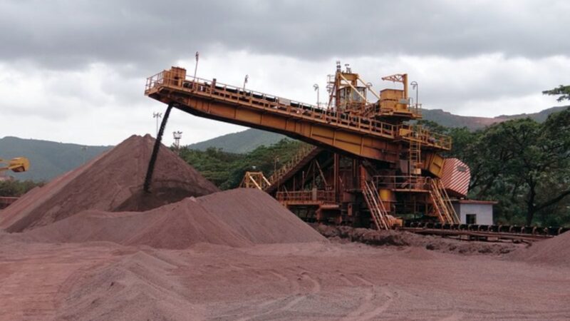Vale (VALE3) despenca 7,59% com queda do preço do minério de ferro