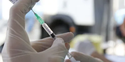 Trombose com vacina da Janssen é rara, com registro de apenas 6 casos, diz CDC