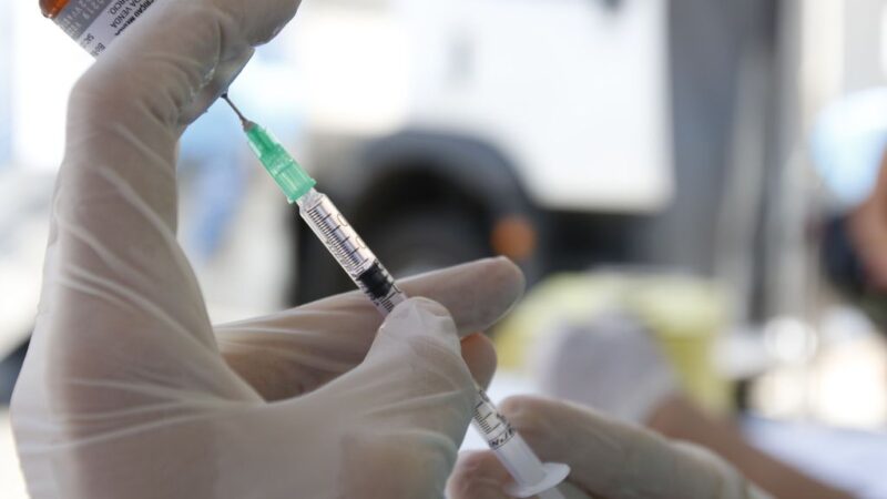 Trombose com vacina da Janssen é rara, com registro de apenas 6 casos, diz CDC