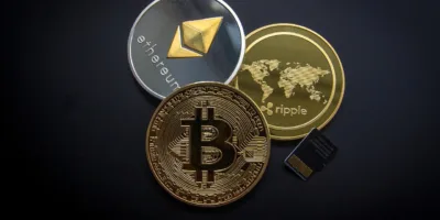 Bitcoin e criptomoedas recuam com expectativa de alta de juros do Fed